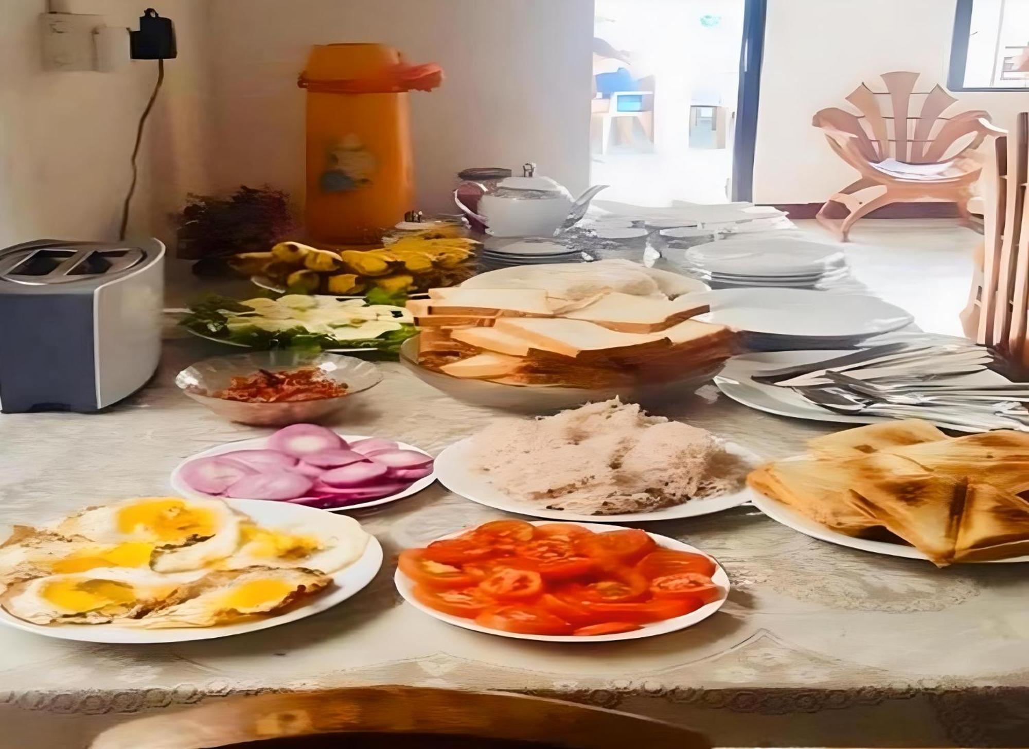 Traveller'S Hostel Хикадува Екстериор снимка