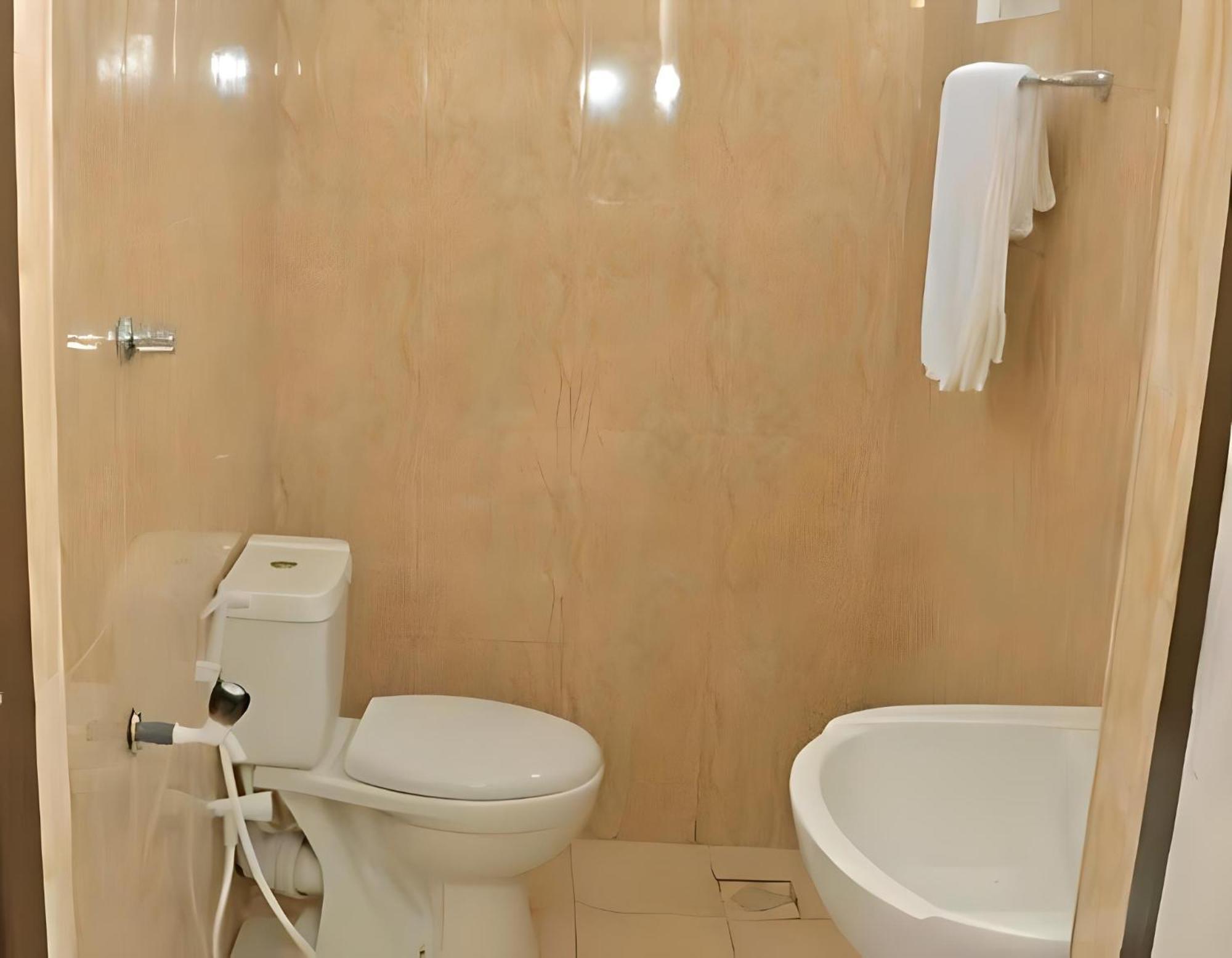 Traveller'S Hostel Хикадува Екстериор снимка